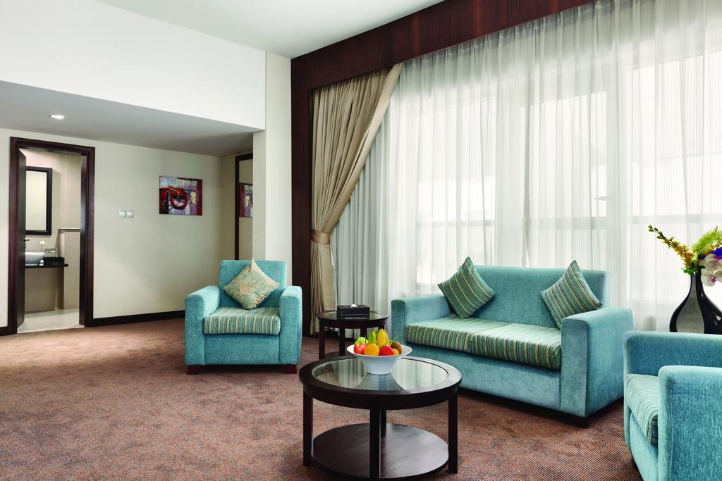 Ramada By Wyndham Dubai Deira Hotel Luaran gambar